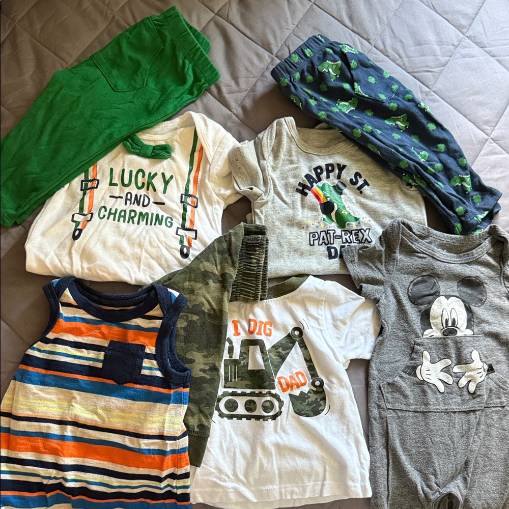 bundle 6-9m, girl or boy. 3 complete fits, 3 rompers
